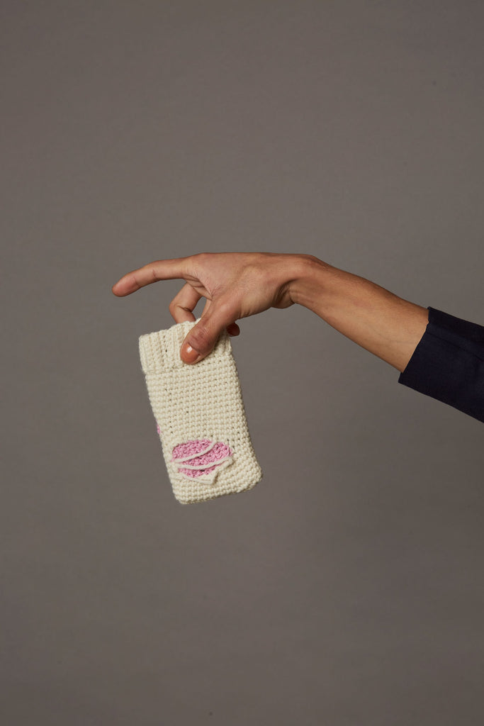QUOD PHONE POUCH WITH RIPS IN ORGANIC WOOL IN OFF WHITE